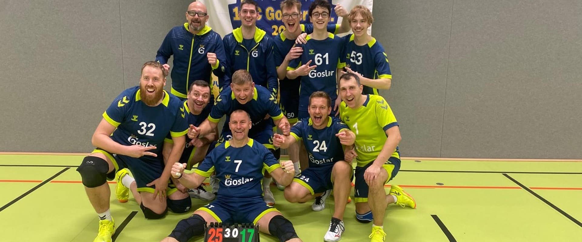 Mannschaft in Siegerpose